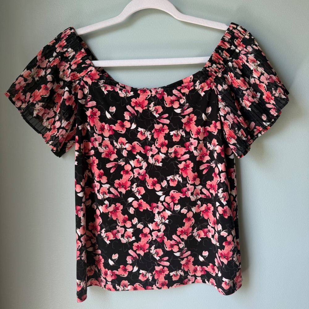 White House Black Market Pink Floral Pleated Short Sleeve Top Size XS
